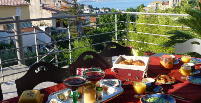 petit-dejeuner-chambre d'hôte marseille